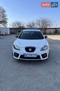 Хэтчбек SEAT Leon 2008 в Вараше