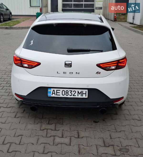 Хэтчбек SEAT Leon 2016 в Киеве