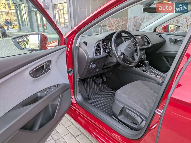 Хэтчбек SEAT Leon 2017 в Киеве