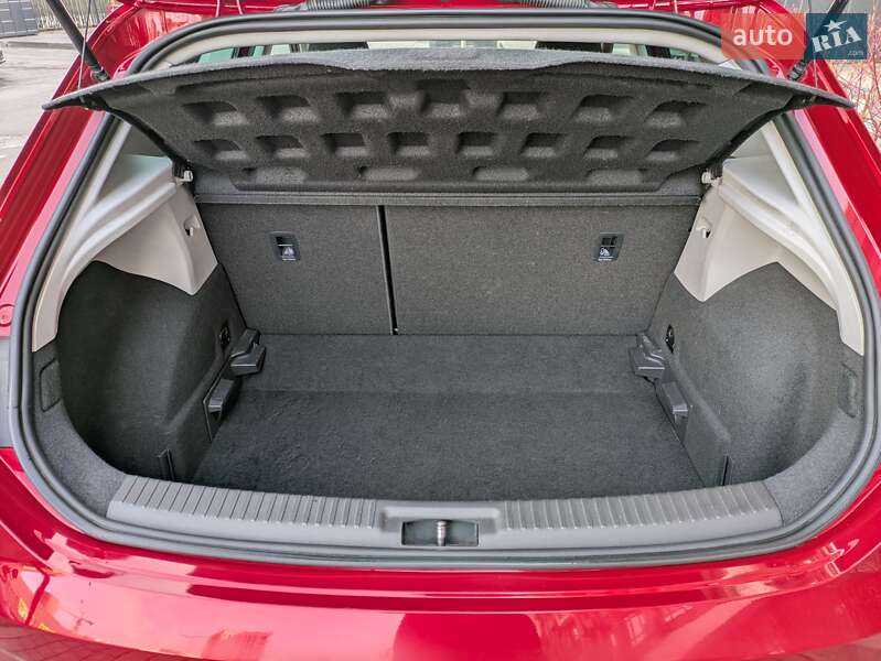 Хэтчбек SEAT Leon 2017 в Киеве