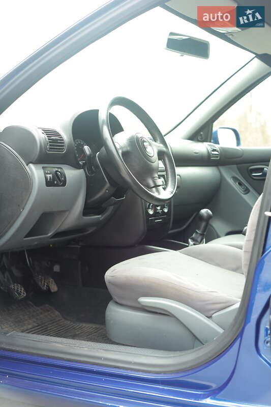 Хетчбек SEAT Leon 2000 в Ірпені