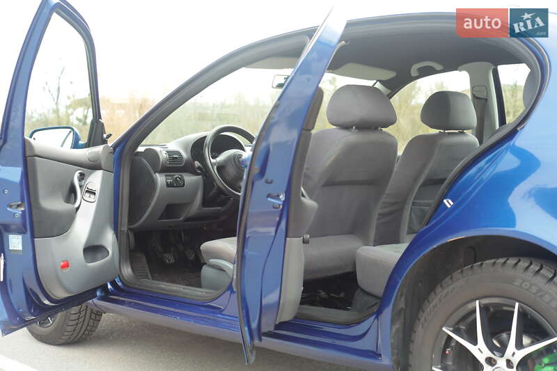 Хетчбек SEAT Leon 2000 в Ірпені