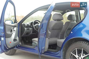 Хетчбек SEAT Leon 2000 в 