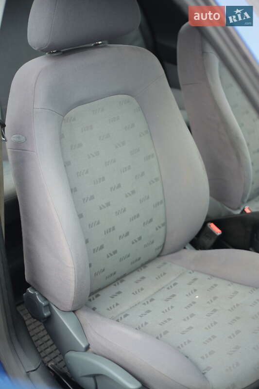 Хетчбек SEAT Leon 2000 в Ірпені