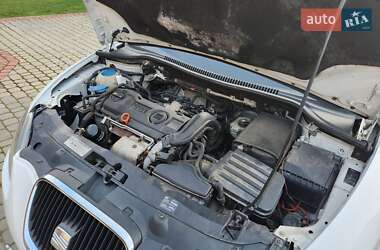 Хэтчбек SEAT Leon 2011 в 