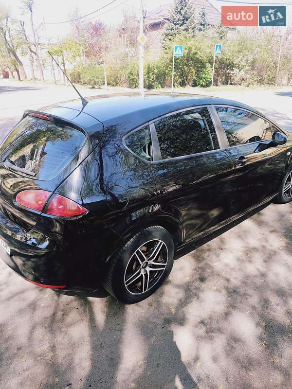 Хэтчбек SEAT Leon 2008 в Киеве