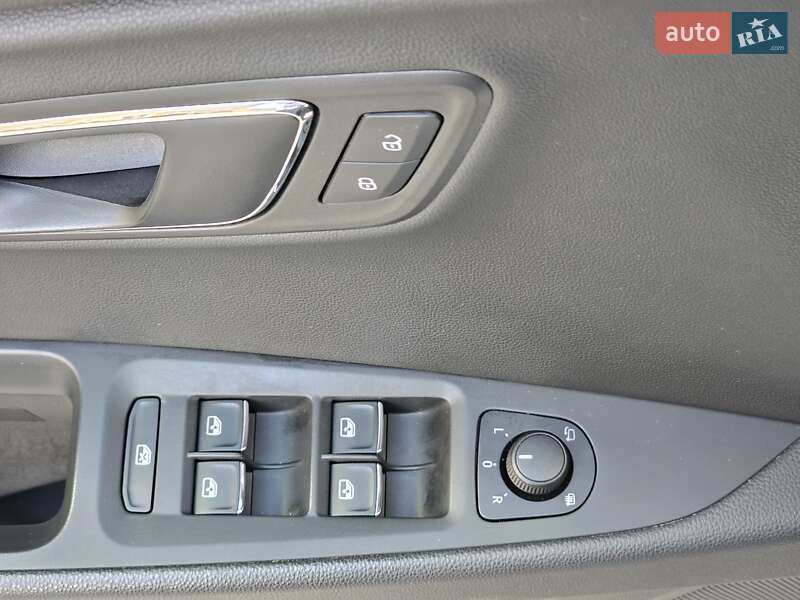 Хэтчбек SEAT Leon 2018 в Киеве