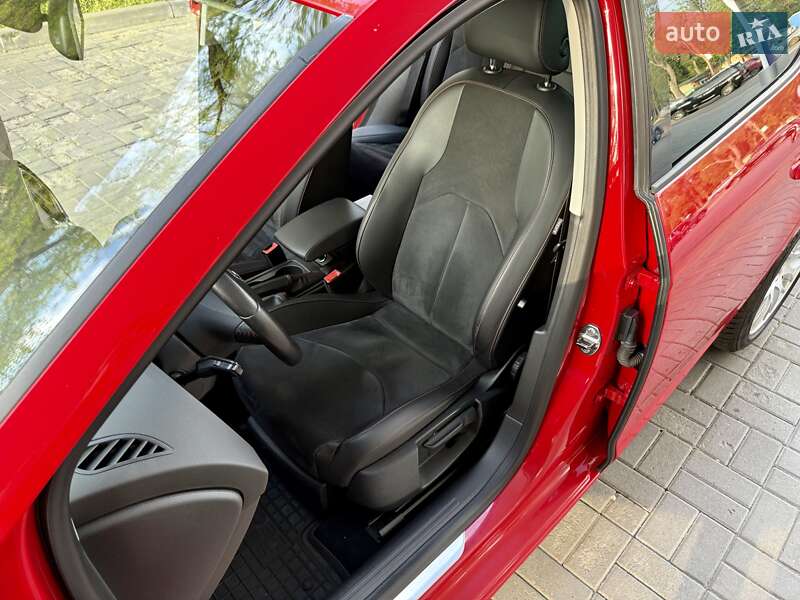 Хетчбек SEAT Leon 2013 в Дніпрі