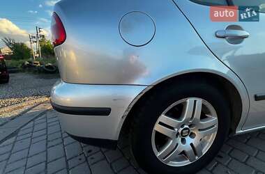 Хэтчбек SEAT Leon 2001 в 