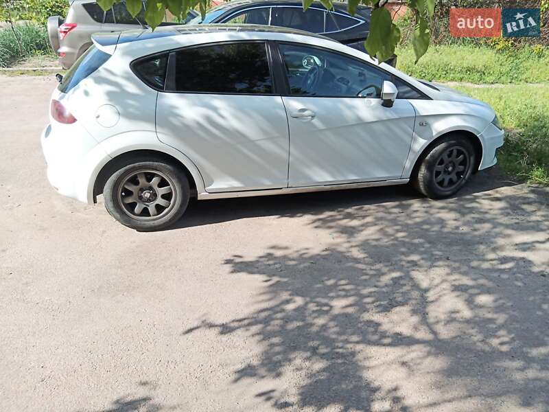 Хэтчбек SEAT Leon 2010 в Чернигове