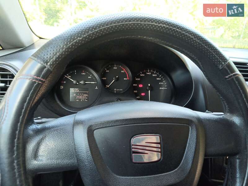 Хэтчбек SEAT Leon 2010 в Чернигове