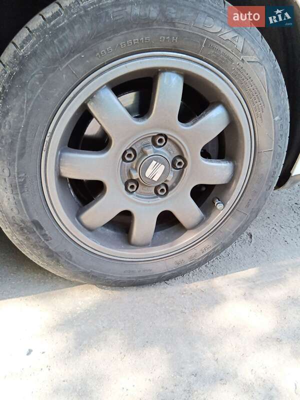 Хэтчбек SEAT Leon 2010 в Чернигове