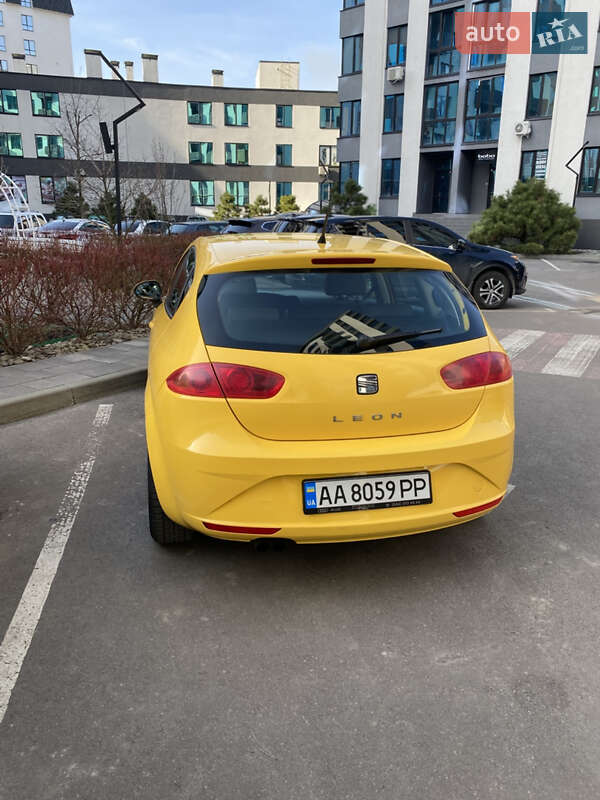 Хэтчбек SEAT Leon 2011 в Киеве