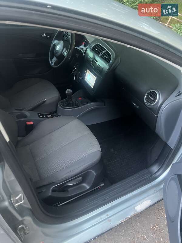 Хэтчбек SEAT Leon 2006 в Краматорске