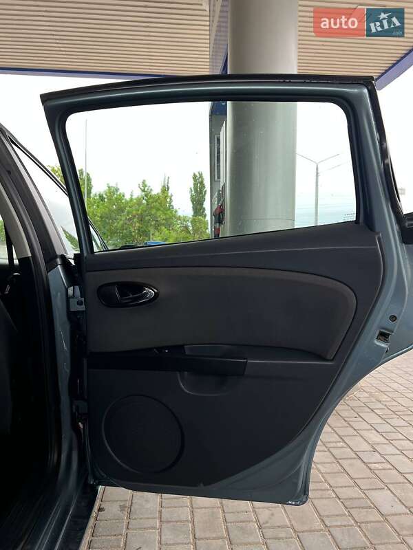 Хэтчбек SEAT Leon 2007 в Николаеве