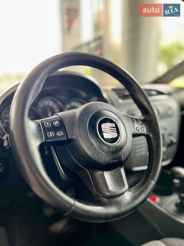 Хэтчбек SEAT Leon 2007 в Николаеве