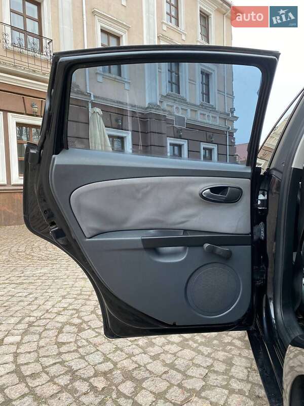 Хэтчбек SEAT Leon 2010 в Каменец-Подольском фото 8 Хэтчбек SEAT Leon 2010 в Каменец-Подольском