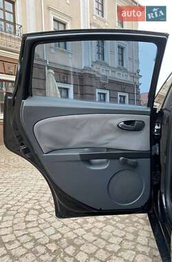 Хэтчбек SEAT Leon 2010 в 