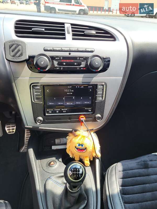 Хэтчбек SEAT Leon 2010 в Киеве