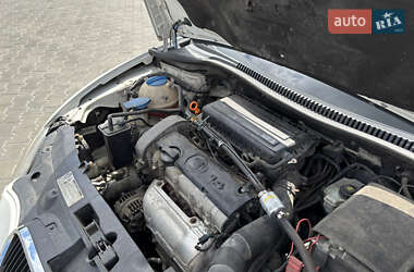 Хэтчбек SEAT Leon 2011 в 