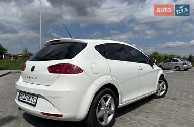 Хэтчбек SEAT Leon 2011 в 