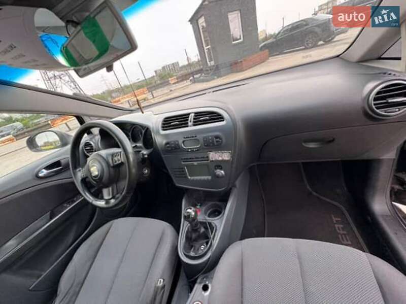 Хэтчбек SEAT Leon 2007 в Киеве