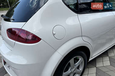 Хэтчбек SEAT Leon 2012 в 