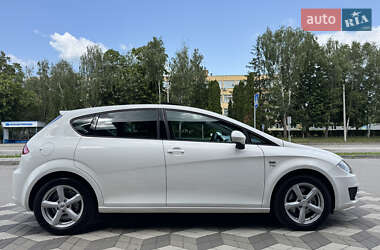 Хэтчбек SEAT Leon 2012 в 
