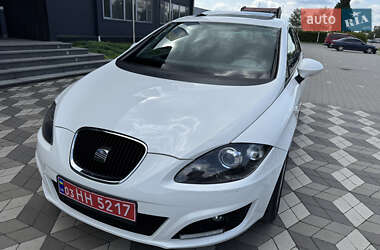 Хэтчбек SEAT Leon 2012 в 