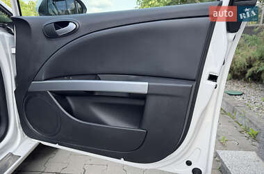 Хэтчбек SEAT Leon 2012 в 