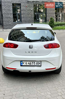 Хэтчбек SEAT Leon 2011 в 