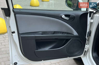 Хэтчбек SEAT Leon 2011 в 
