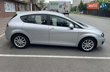 Хэтчбек SEAT Leon 2011 в 