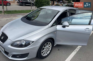 Хэтчбек SEAT Leon 2011 в 