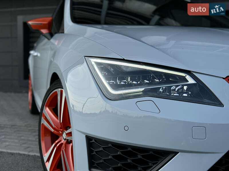 Хэтчбек SEAT Leon 2016 в Киеве