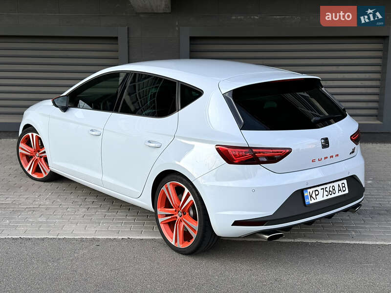 Хэтчбек SEAT Leon 2016 в Киеве