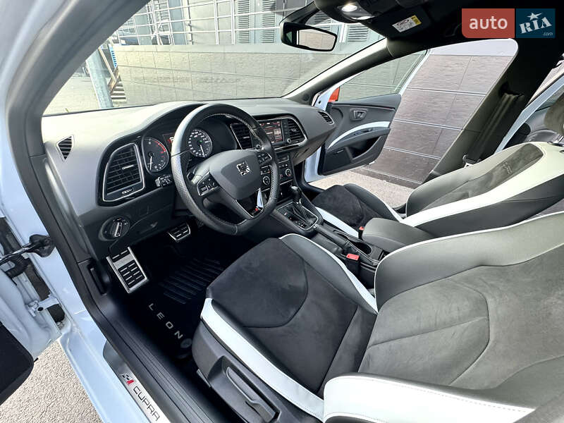 Хэтчбек SEAT Leon 2016 в Киеве