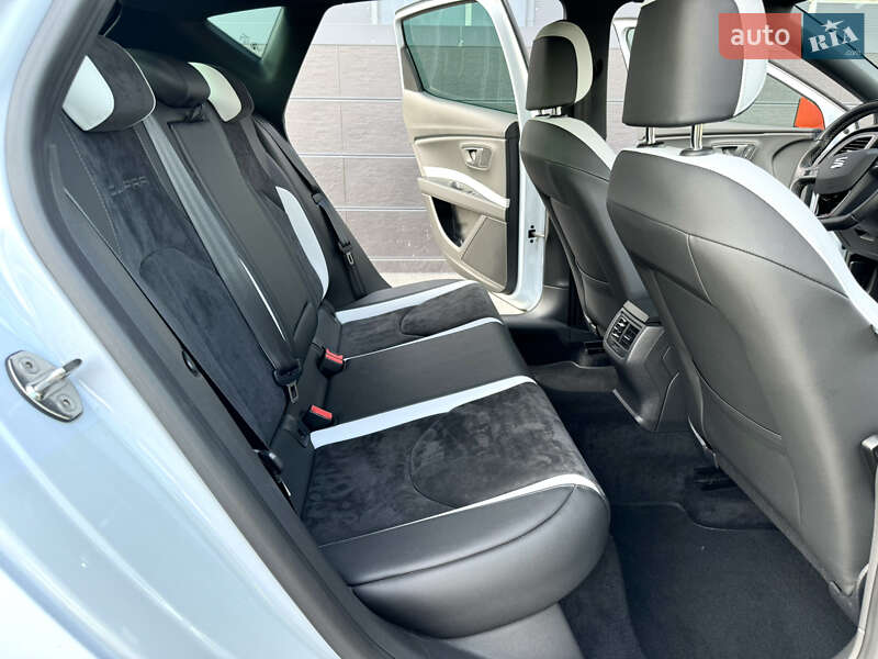 Хэтчбек SEAT Leon 2016 в Киеве