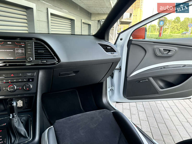 Хэтчбек SEAT Leon 2016 в Киеве