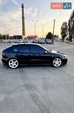 Хэтчбек SEAT Leon 2004 в 