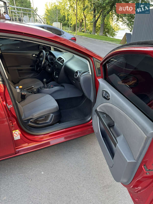 Хэтчбек SEAT Leon 2007 в Украинке