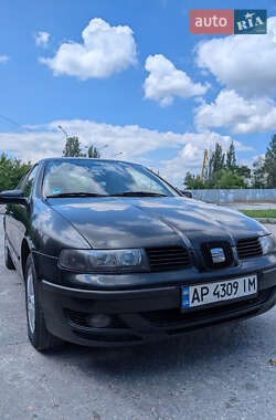 Хэтчбек SEAT Leon 2001 в Запорожье