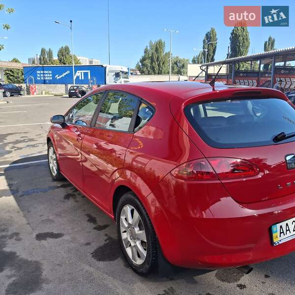 Хэтчбек SEAT Leon 2008 в Киеве