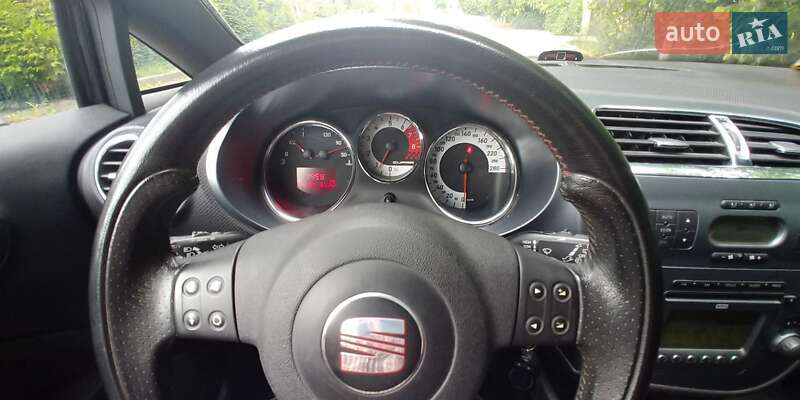 Хэтчбек SEAT Leon 2008 в Киеве