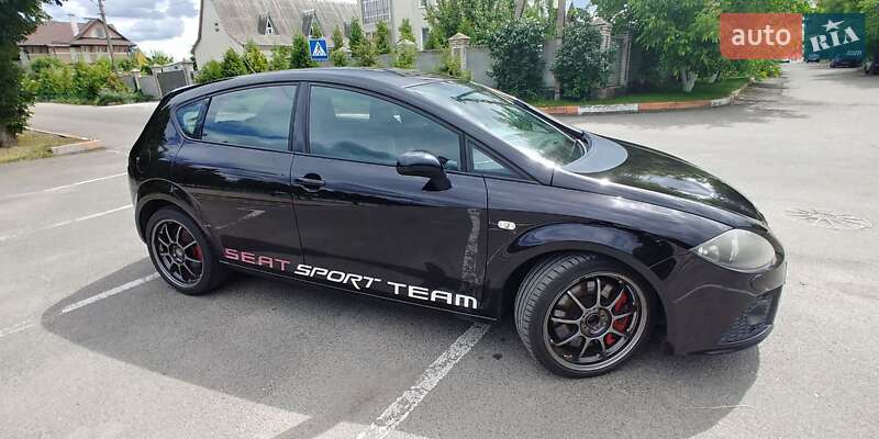 Хэтчбек SEAT Leon 2008 в Киеве