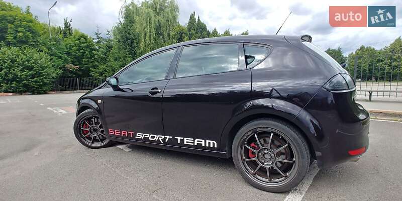Хэтчбек SEAT Leon 2008 в Киеве