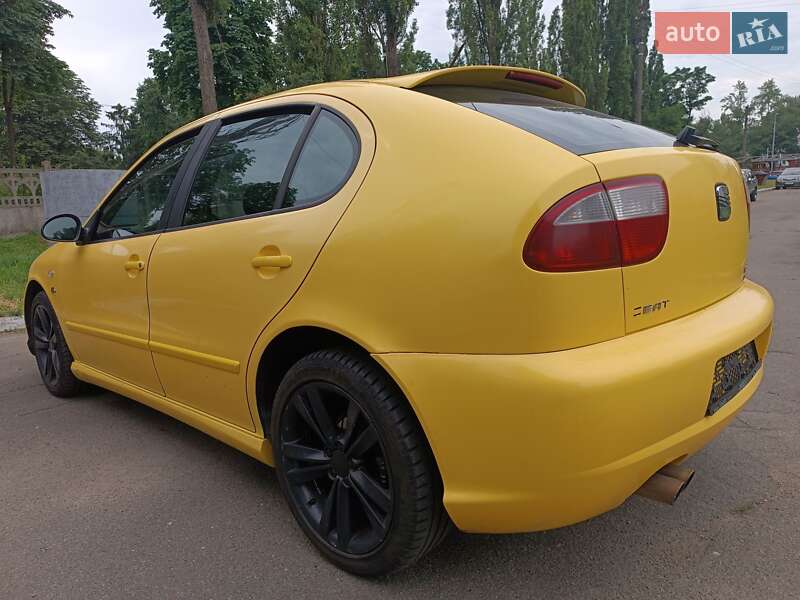 Хэтчбек SEAT Leon 2004 в Хотове