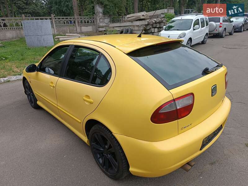Хэтчбек SEAT Leon 2004 в Хотове