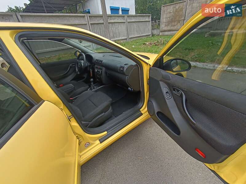 Хэтчбек SEAT Leon 2004 в Хотове