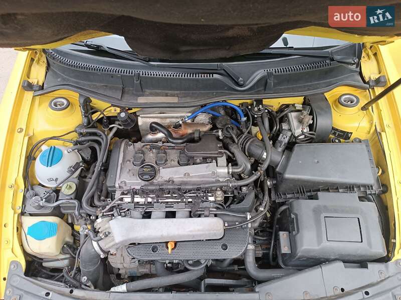 Хэтчбек SEAT Leon 2004 в Хотове
